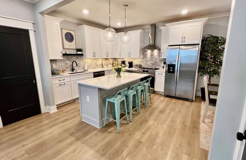 Maxwell House | Modern Downtown Home- Great Location