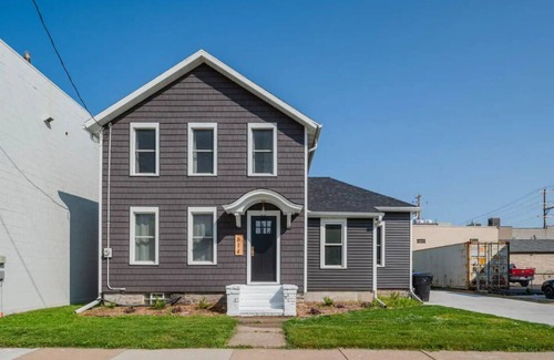 Appleton House | Modern Downtown Living-Appleton