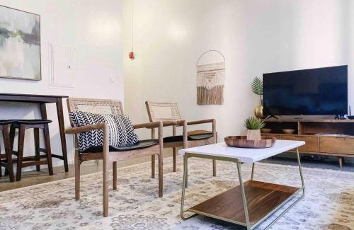Old City Apartment | Modern Downtown Loft on Gay St