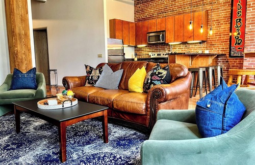 Downtown West Apartment | Modern Downtown Loft - Walk to the City Museum!