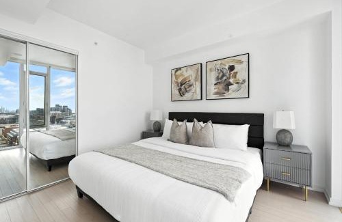 Downtown Toronto Apartment | Modern Downtown Retreat - Sleek Patio Oasis