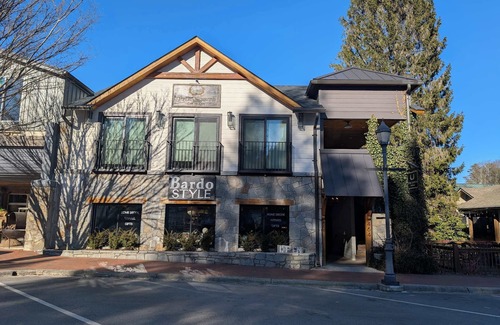Highlands Apartment | Modern Downtown Studio Apartment - Galax