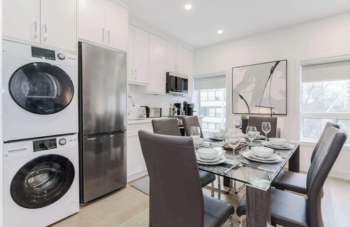 Grange Park Hotel | Modern Downtown Suite—2 min to Transit, Sleeps 8