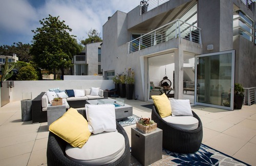 Del Mar House | Modern Dream! Amazing views of Ocean! Walk to the Beach with Pool and Spa!