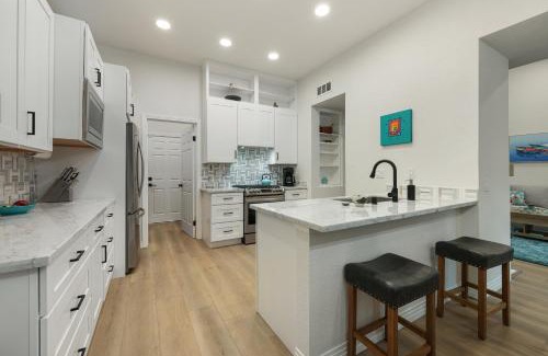Encinitas House | Modern Dream Home - Fire Pit, Grill, Large Yard & AC