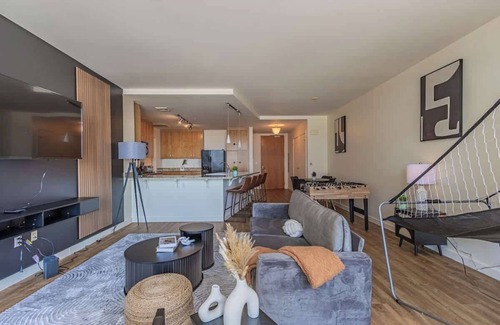 Downtown Phoenix Apartment | Modern DT PHX | High-Rise Views & Amenities