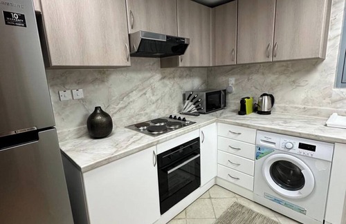 Jumeirah Lake Towers Apartment | Modern Dubai Marina Apartment near Metron