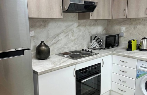 Jumeirah Lake Towers Apartment | Modern Dubai Marina Apartment near Metron