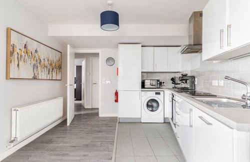 Donaghmede Apartment | Modern Dublin Apartment - 10min from Airport & City Centre