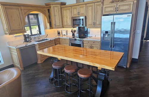North End Apartment | Modern Duplex Retreat with Water Views – Ideal Tacoma Getaway