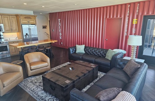 North End Apartment | Modern Duplex Retreat with Water Views – Ideal Tacoma Getaway