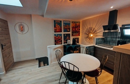 Champlay House | Modern duplex with air conditioning, quiet and comfort