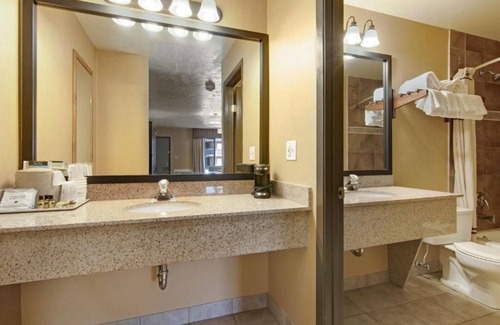 Bryce Canyon Hotel | Modern Elegance in the Heart of Utah! Indoor Pool, Free Breakfast, Free Parking!