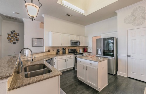 South Arlington House | Modern Elegance Escape in Mansfield: 3bed/2bath