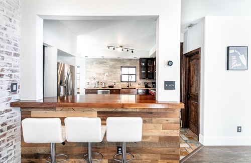 Southwest Carrollton House | Modern Elegance: Prime Location in Carrollton