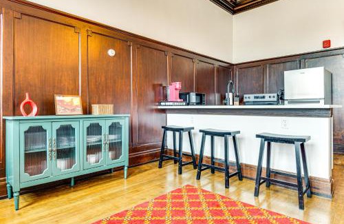 Crawfordsville Apartment | Modern Elegance Timeless Crawfordsville Studio!