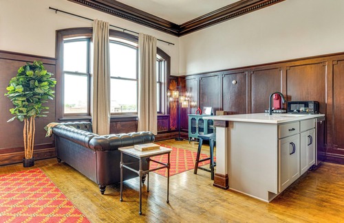 Crawfordsville Apartment | Modern Elegance: Timeless Crawfordsville Studio!