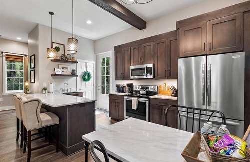 Lexington House | Modern & Elegant Carriage House on Paris Pike in Lexington