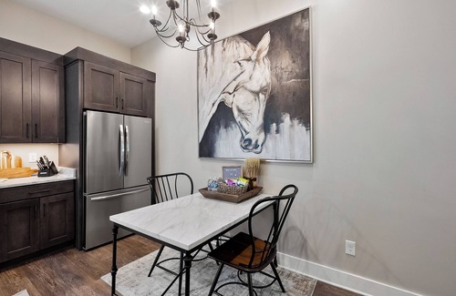 Lexington House | Modern & Elegant Carriage House on Paris Pike in Lexington