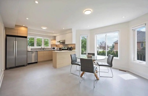 Richmond Hill House | Modern Elegant Home North Toronto