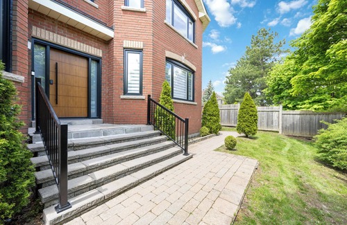 Richmond Hill House | Modern Elegant Home North Toronto