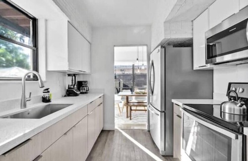 Driftwood House | Modern & Elegant Home Private Heated Pool