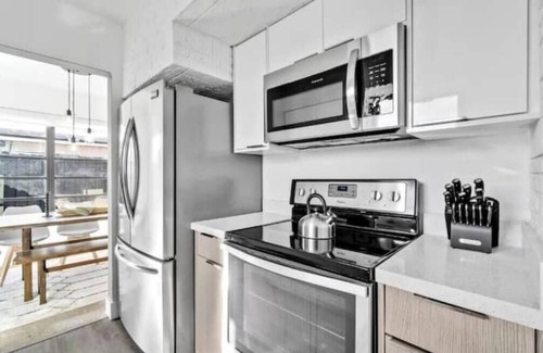 Driftwood House | Modern & Elegant Home Private Heated Pool