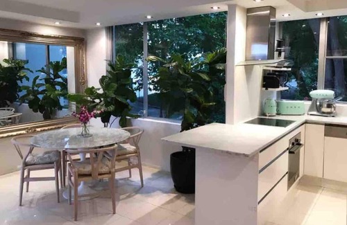 Elizabeth Bay Apartment | Modern Elizabeth Bay Apartment Harbour Views