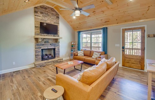 Ellijay House | Modern Ellijay Cabin Rental with Outdoor Fireplace