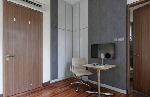 Bedok House | Modern en-suites room EZS-1 with shared pool in bungalow