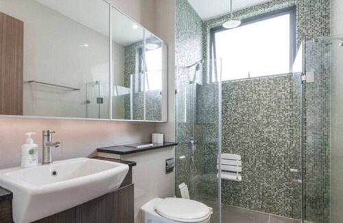 Bedok House | Modern en-suites room EZS-1 with shared pool in bungalow
