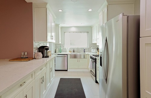 Encino House | Modern Encino Retreat- Book Now!