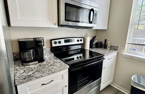 Charlotte House | Modern Entire 2-Bedroom House for 6 Guests at University City