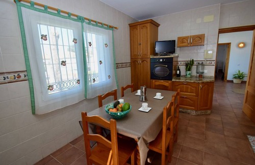 Los Gallos-Cerromolino Villa | Modern Villa Calma with fenced pool