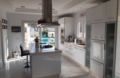 El Puerto de Santa Maria Ski Chalet | MODERN CHALET WITH POOL NEAR THE BEACH 12 PERSONS