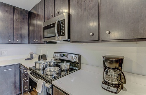 Marble Falls Apartment | Modern Escape: Brand New & Resort-Style Amenities like Pool and Golf Sim