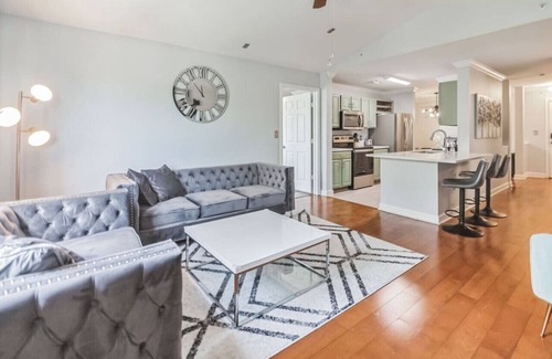 New Tampa Apartment | Modern Escape-Pool-HotTub-CaliKingBeds-EV Chargers