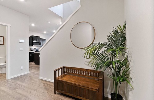 Puyallup House | Modern Escape | Spacious 4BR Home for Families, Groups & Business Travelers