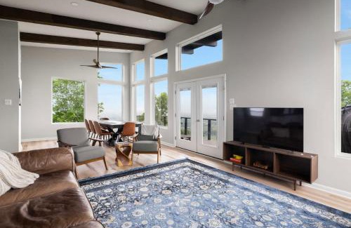 Ridgeway Ski Chalet | Modern Escape w Mountain Views Fire Pit & Swing