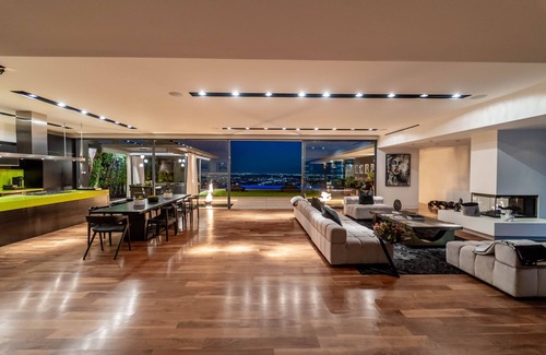 The Bird Streets House | Modern Estate With Stellar Views