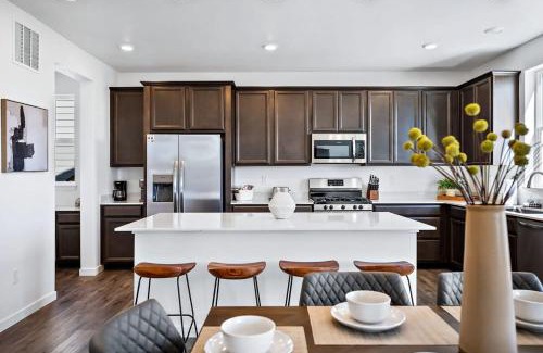 Commerce City House | Modern Executive Home Close to DEN