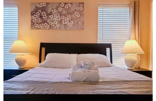 Hybla Valley House | Modern Executive Master Bedroom
