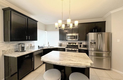 Spring House | Modern, exotic 5br, pool, hot-tub near Woodlands