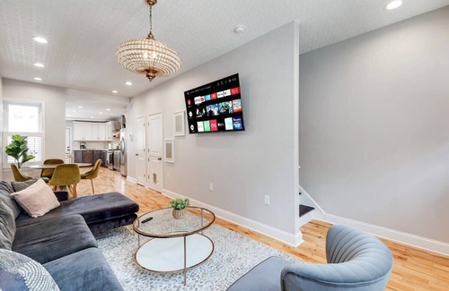 Fairmount House | Modern Fairmount Gem w/Roof Deck & Parking