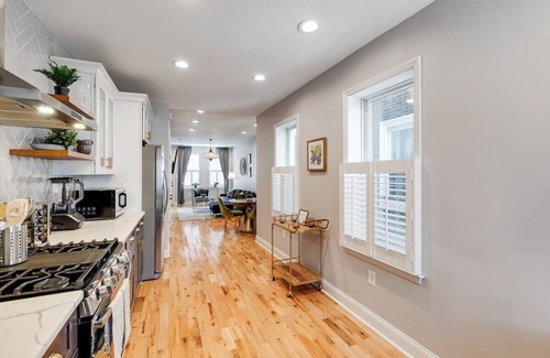 Fairmount House | Modern Fairmount Gem w/Roof Deck & Parking
