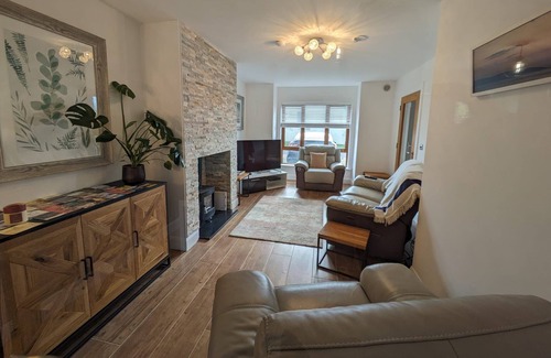 Glounthaune House | Modern Family Friendly Home - Easy access to Cork City.