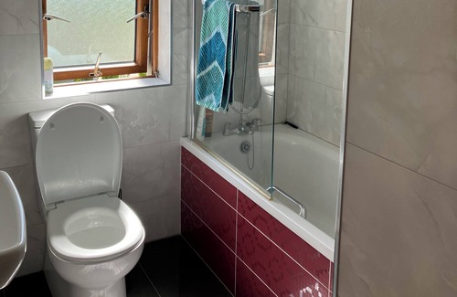 Glounthaune House | Modern Family Friendly Home - Easy access to Cork City.
