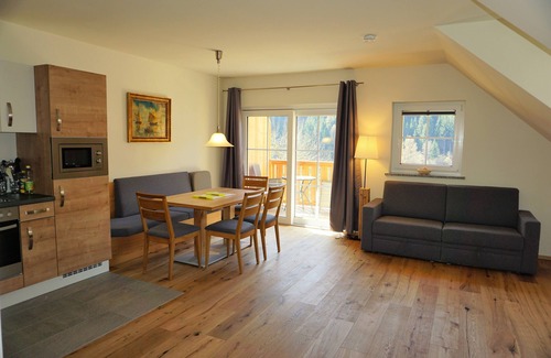 Sankt Georgen am Kreischberg Apartment | Modern family apartment of 120m2 with a huge garden, fish ponds and alpacas
