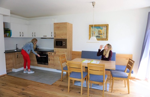 Sankt Georgen am Kreischberg Apartment | Modern family apartment of 120m2 with a huge garden, fish ponds and alpacas