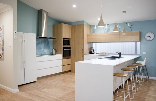 Collingwood Park House | Modern, family friendly home walking distance from Middleton Beach